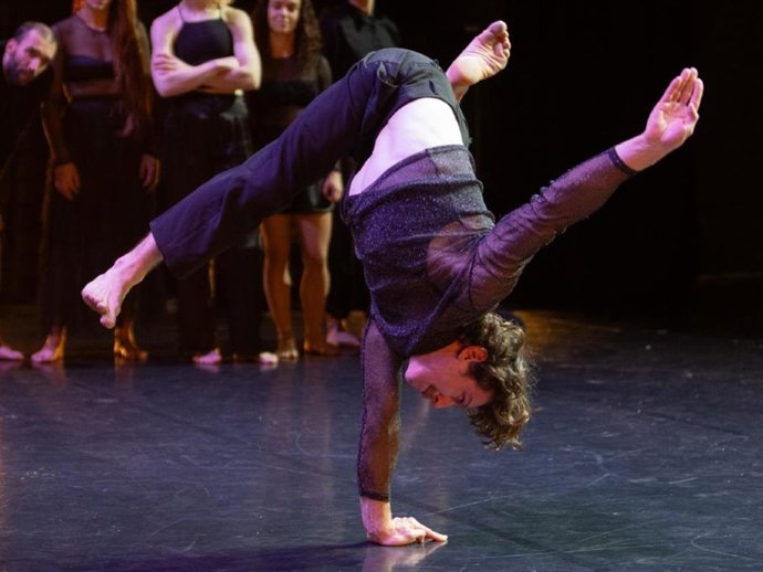 La UA y Festival Circarte ofrecen acrobacias y malabares con 'El mundo mundial'