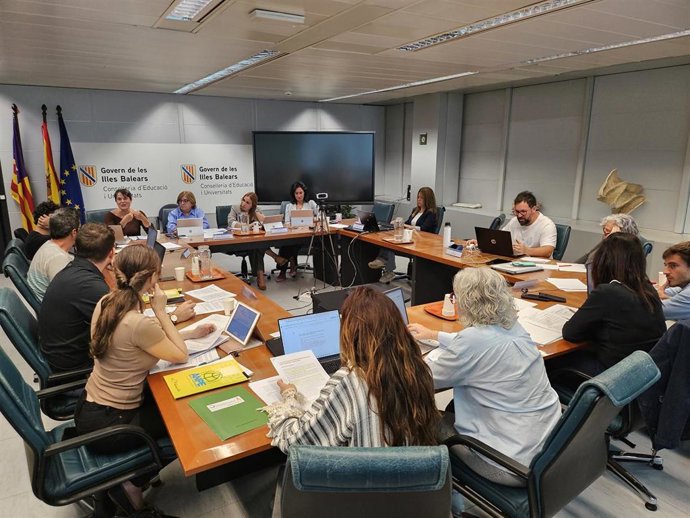 Educación presenta el borrador de la nueva normativa de escolarización en la Mesa Sectorial de Educación