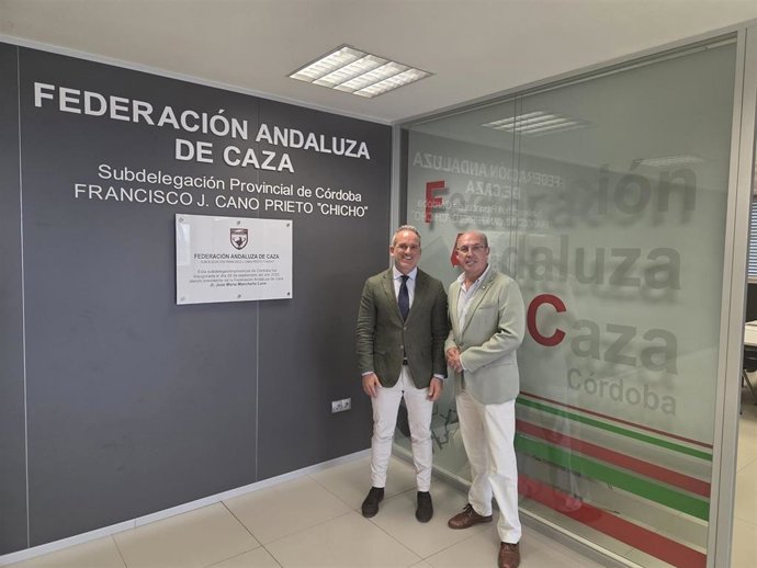 Rafael Martínez y José Manuel Labrador, en la nueva sede de la FAC en Córdoba.