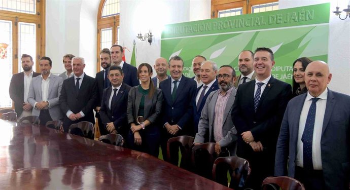 Reunión del Grupo Socialista antes de la celebración de la Comisión de Diputaciones de la FEMP