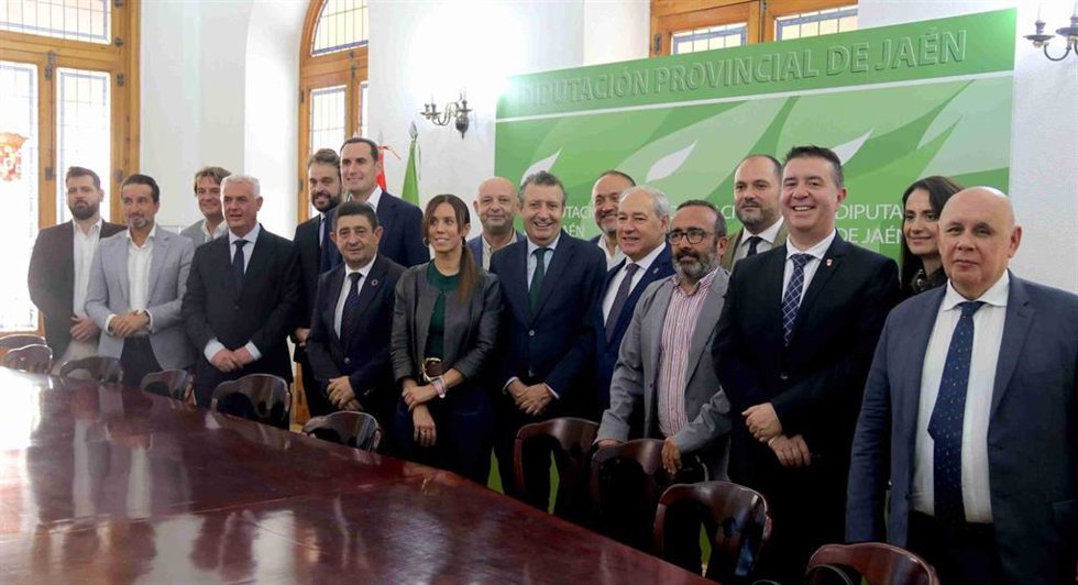 Reunión del Grupo Socialista antes de la celebración de la Comisión de Diputaciones de la FEMP