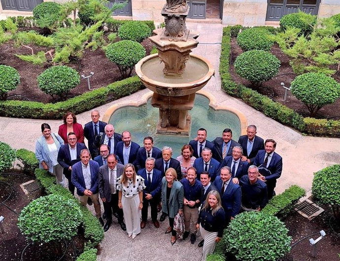 Foto del PP con motivo de la reunión en Jaén de  la Comisión de Diputaciones Provinciales, Cabildos y Consejos Insulares de la Federación Española de Municipios y Provincias (FEMP)