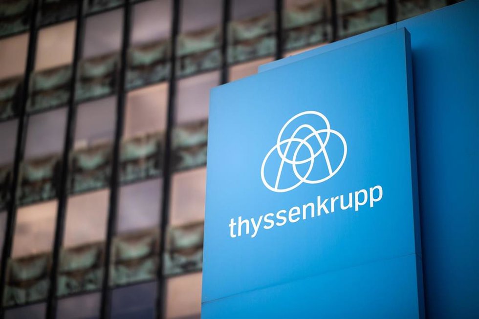 Archivo - Logo de Thyssenkrupp en unas oficinas de Duisburgo (Alemania).