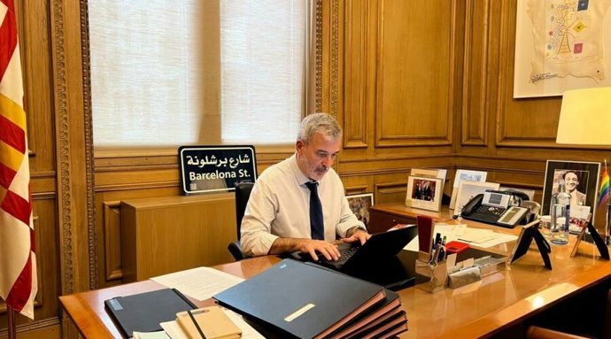 Collboni abre una línea de comunicación con la ciudadanía con la plataforma decidim.Barcelona