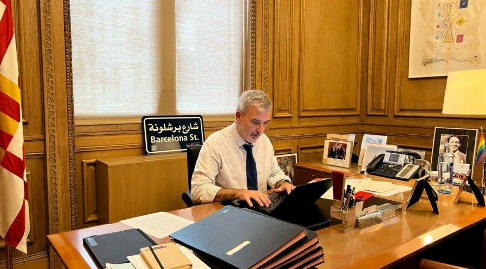 Collboni abre una línea de comunicación con la ciudadanía con la plataforma decidim.Barcelona