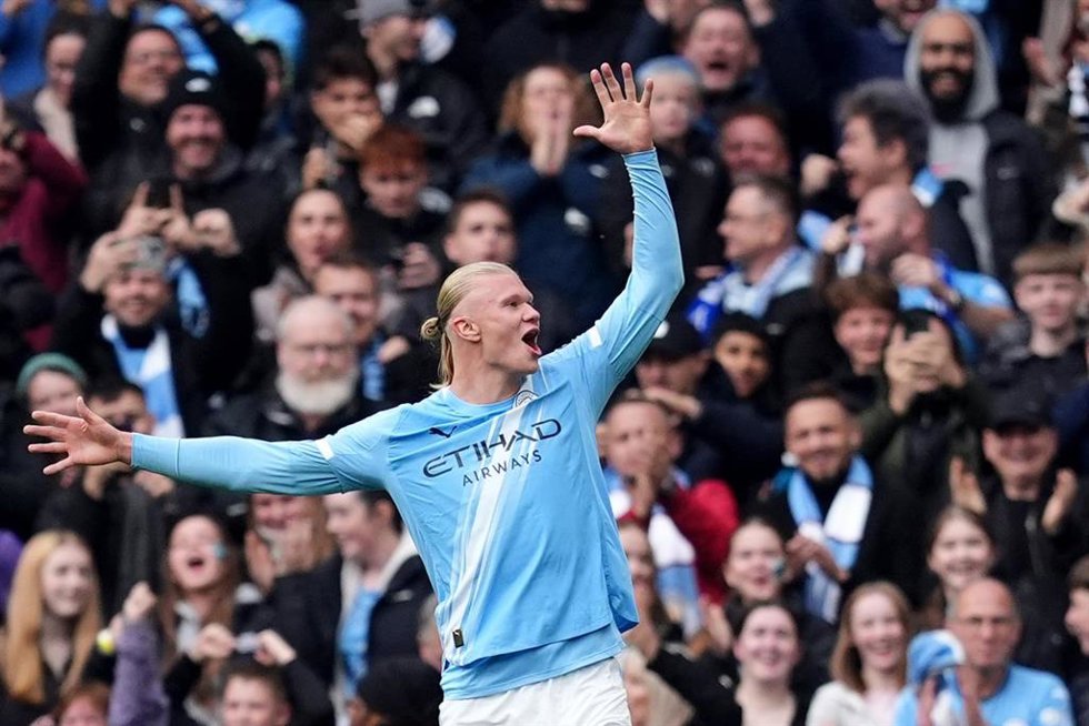 El delantero noruego del Manchester City Erling Haaland celebra un gol