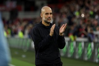 05 October 2025, United Kingdom, London: Manchester City manager Pep Guardiola applauds at full time after the English Premier League match between Brentford and Manchester City at the Gtech Community Stadium. Photo: Steven Paston/PA Wire/dpa