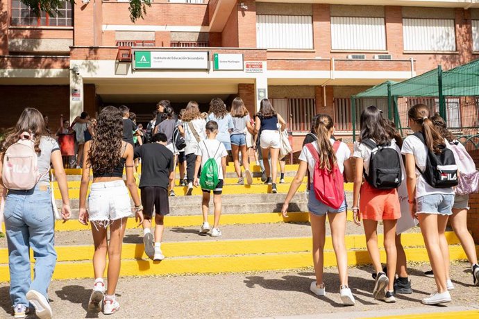 Alumnos en un instituto de Mairena del Aljarafe (Sevilla)