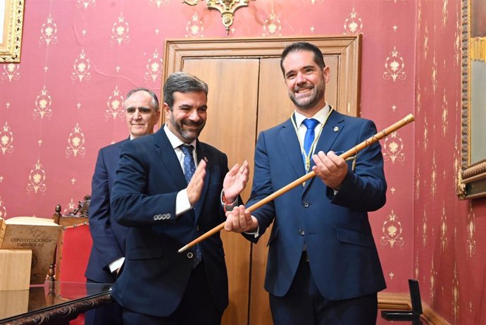 Joaquín Ordóñez toma posesión como alcalde de Loja.
