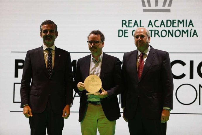 El consejero de Agricultura, Pesca, Agua y Desarrollo Rural, Ramón Fernández Pacheco, en los 51º Premios Nacionales de Gastronomía.