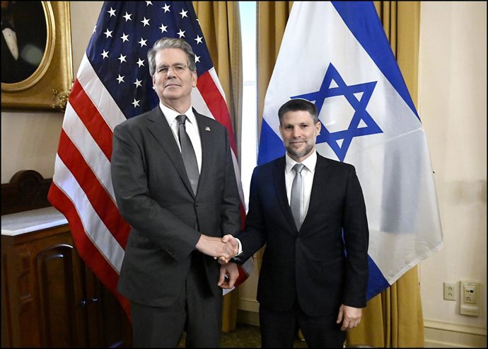Secretário do Tesouro dos EUA, Scott Bessent, com o Ministro das Finanças de Israel, Bezalel Smotrich