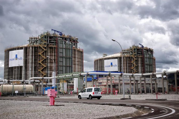 Archivo - Vista de la planta Musel E-Hub, en el Puerto de Gijón, a 26 de septiembre de 2024, en Gijón, Asturias (España). Enagás y Reganosa han presentado ante los medios la nueva planta Musel E-Hub, un hub energético en el noroeste peninsular que integra