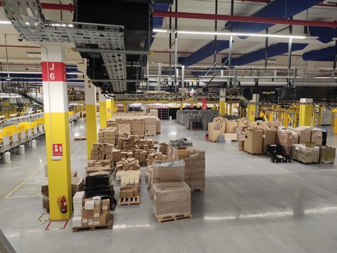 Archivo - Centro Logístico de Amazon en Siero.