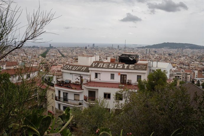 Archivo - El edificio okupado 'Los Blokes Fantasma' en Barcelona