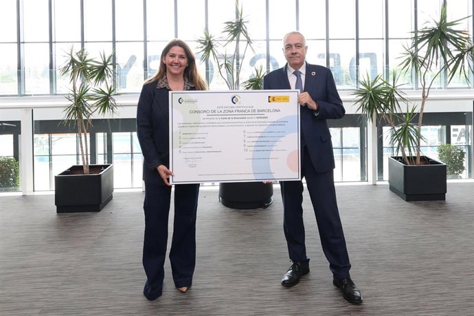 La directora general del CZFB, Blanca Sorigué, y el delegado especial del Estado, Pere Navarro.