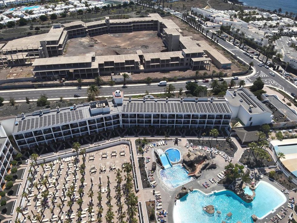 BlueSea Hotels y Edison Next ponen en marcha una planta fotovoltaica de autoconsumo en el Costa Bastián (Lanzarote)
