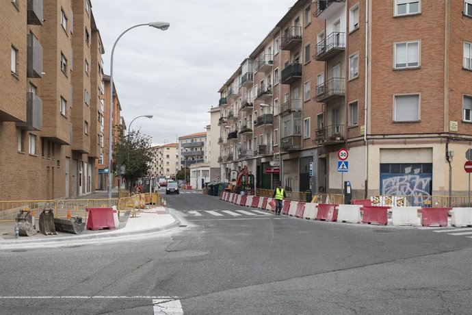 Archivo - El Ayuntamiento de Pamplona invierte medio millón de euros hasta fin de año para asfaltar seis vías de la ciudad