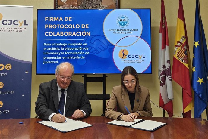 El Presidente Del CES, Enrique Cabero, Y La Del Consejo De La Juventud, Sandra Ámez, Han Rubricado El Documento Este Martes, 21 De Octubre.