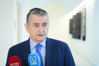 El consejero de Sanidad, Presidencia y Emergencias de la Junta de Andalucía, Antonio Sanz, ha valorado este lunes el sondeo realizado por la Fundación Centro de Estudios Andaluces (CENTRA). A 20 de octubre de 2025, en Sevilla (Andalucía, España). Antonio 