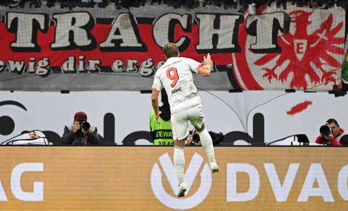 04 October 2025, Hesse, Frankfurt/Main: Bayern Munich's Harry Kane celebrates scoring his side's second goal during the German Bundesliga soccer match between Eintracht Frankfurt and FC Bayern Munich at Deutsche Bank Park. Photo: Arne Dedert/dpa - WICHTIG