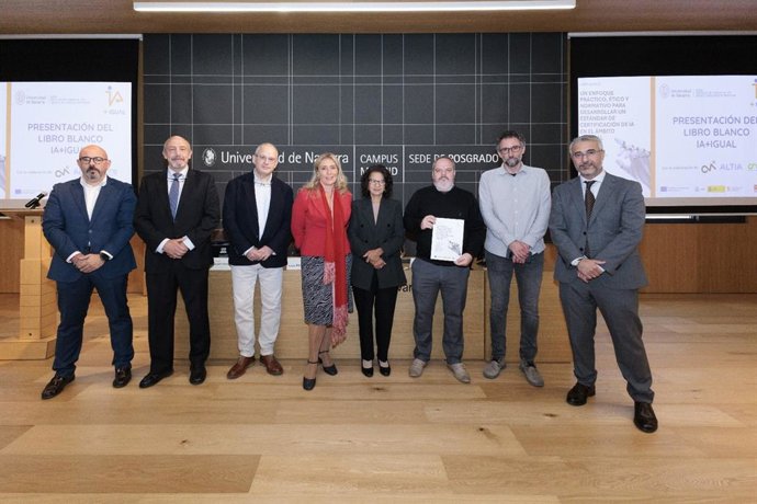 IA+Igual y la Universidad de Navarra presentan un Libro Blanco sobre los sesgos en IA aplicada al ámbito laboral