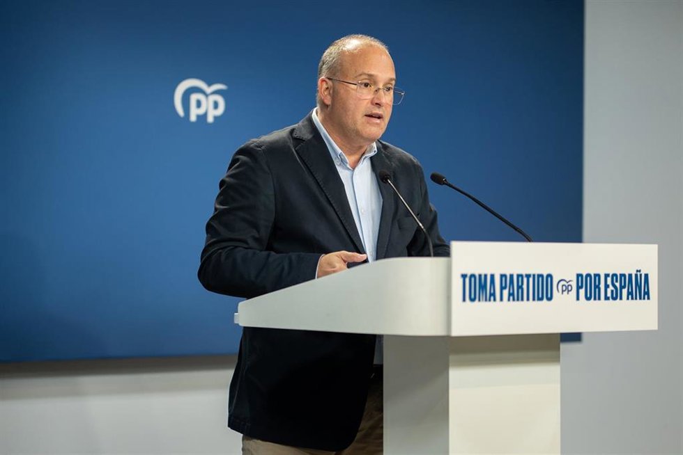 El secretario general del Partido Popular, Miguel Tellado, ofrece una rueda de prensa en la sede del PP, a 4 de octubre de 2025, en Madrid (España).