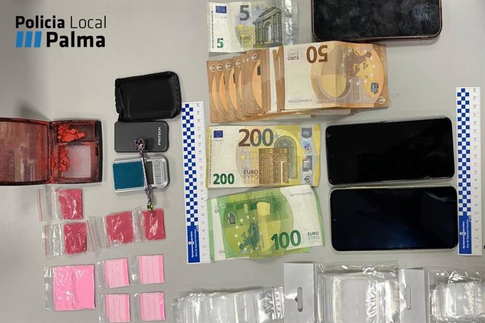 Droga y dinero intervenidos por la Policía Local