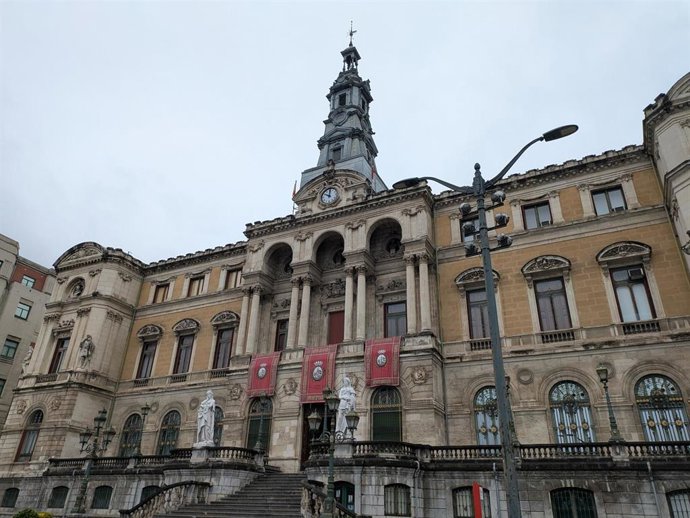 Archivo - Fachada del Ayuntamiento de Bilbao