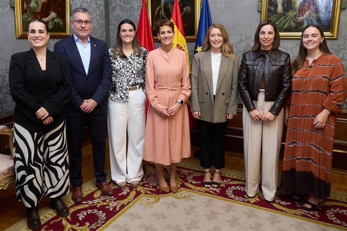 La presidenta de Navarra, María Chivite, recibe a las cuatro investigadoras navarras que recibirán en el curso 2025-2026 una de las Becas Fulbright para continuar su formación e investigación en EEUU