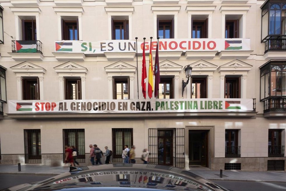Fachada de la sede del edificio de Grupos Municipales del Ayuntamiento de Madrid