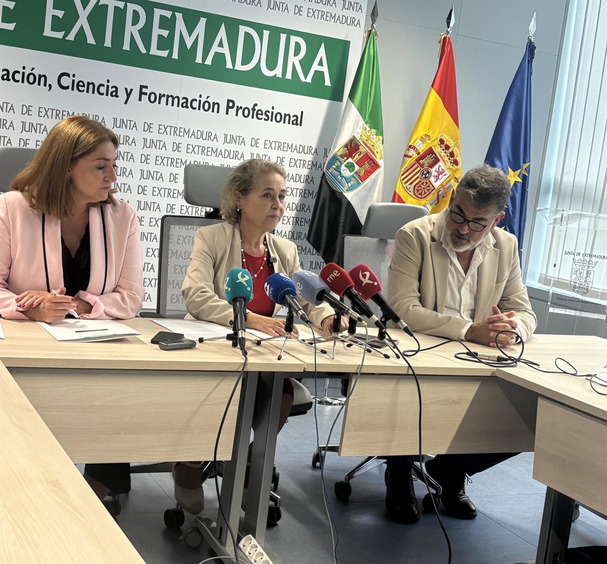 Extremadura convocará 333 plazas de maestros, profesores de Escuela de Idiomas y especialidades singulares de FP en 2026