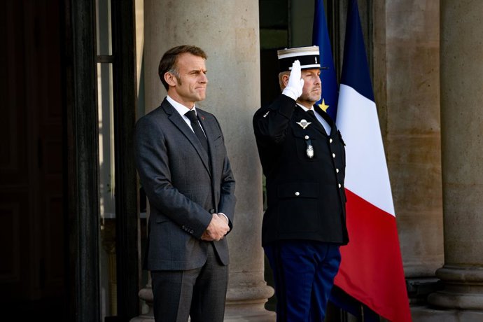 17 de outubro de 2025, Paris, Paris, França, França: O Presidente EMMANUEL MACRON se reuniu com a Presidente da Comissão Europeia, Ursula Von Der Leyen, no Palácio do Eliseu, na sexta-feira, 17 de outubro de 2025. A discussão se concentrou nos preparativo