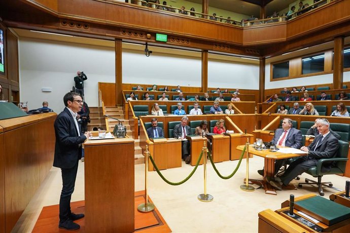Archivo -  El líder de EH Bildu en el Parlamento Vasco, Pello Otxandiano, en el Parlamento Vasco, a 20 de junio de 2024, en Vitoria-Gasteiz, Álava