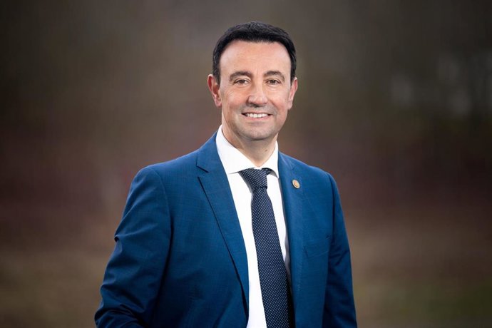 Archivo - El vicelehendakari y consejero de Economía, Trabajo y Empleo, Mikel Torres