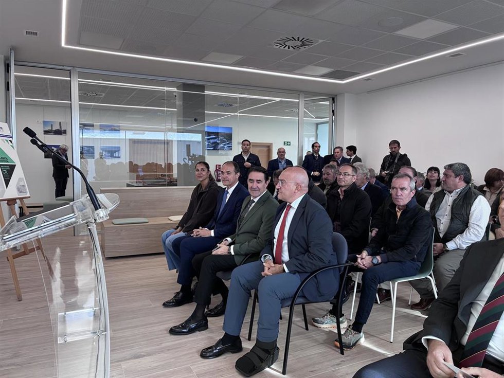 Carnero junto a Suárez-Quiñones, antes de su intervención en la inauguración de la nueva planta del CTR.