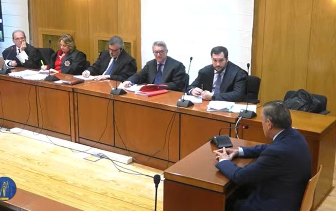 Un amigo de Villanueva asegura que el consejero estaba detrás de la política de "dar preferencia" a empresarios locales en el negocio eólico.