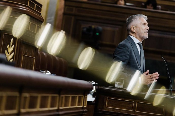 Archivo - El ministro de Interior, Fernando Grande-Marlaska, interviene durante un pleno en el Congreso de los Diputados