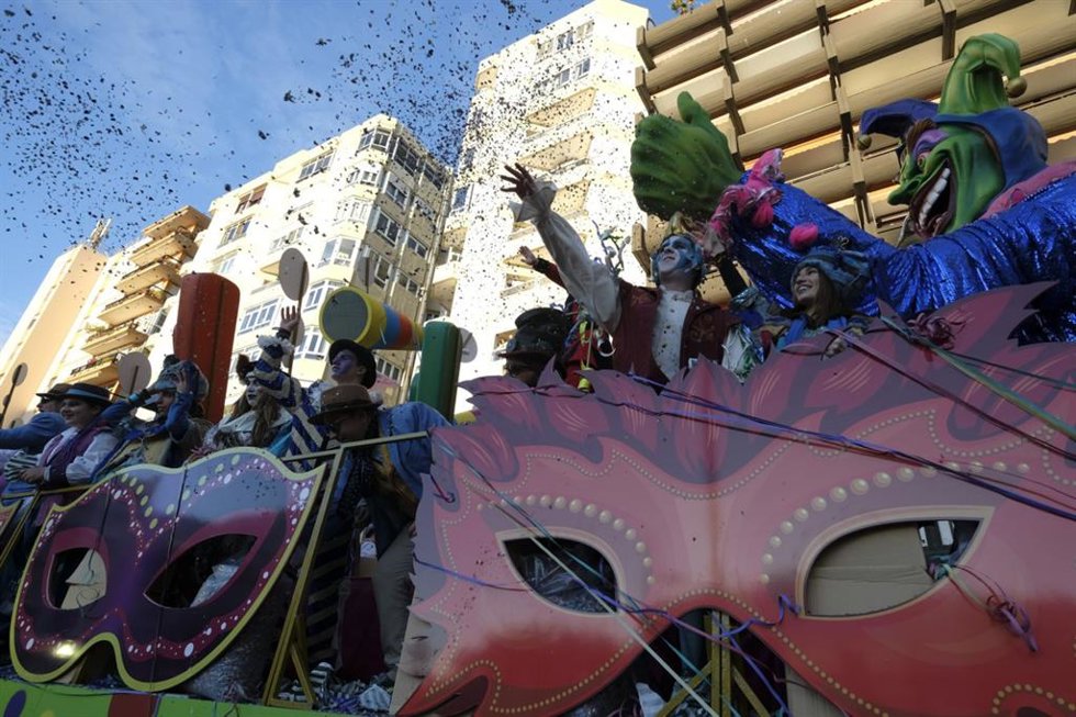 Archivo - Imagen de archivo de una carroza participante en la Cabalgata del Carnaval de Cádiz.