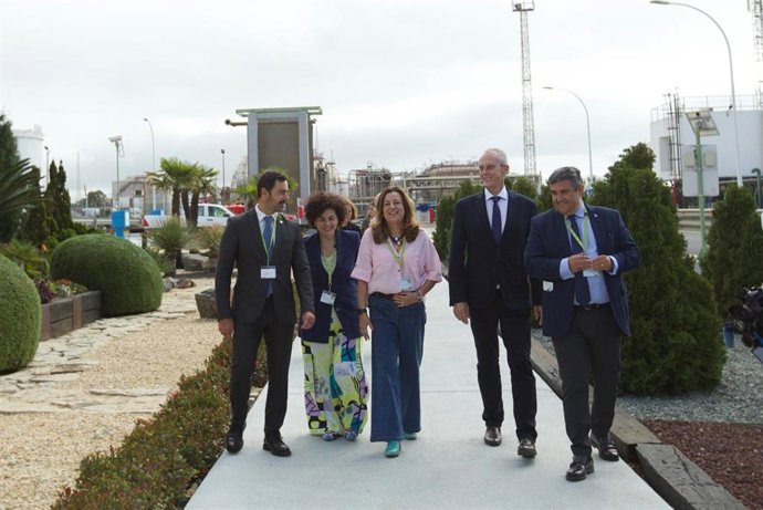 La consejera de Desarrollo Educativo y Formación Profesional, María del Carmen Castillo, en su visita a Enagás.