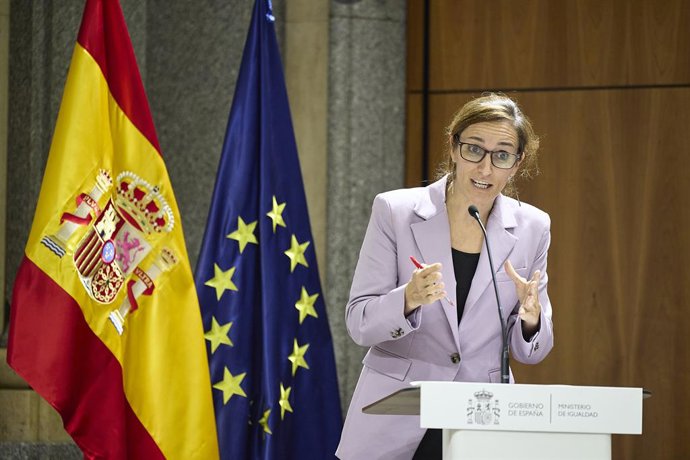 A Ministra da Saúde, Mónica García, preside o evento comemorativo do 40º aniversário da legalização do aborto na Espanha, no Ministério da Igualdade, em 29 de setembro de 2025, em Madri (Espanha). O evento, organizado pelo Ministério da Igualdade