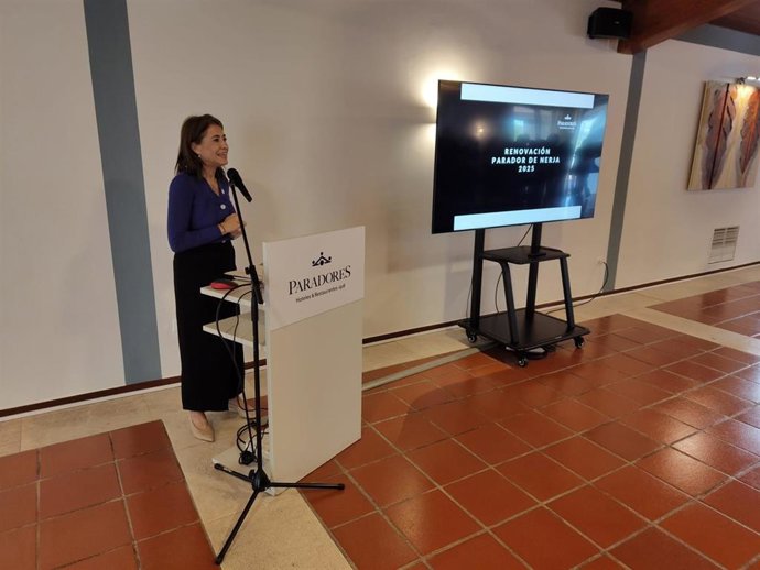 La presidenta de Paradores, Raquel Sánchez, durante una visita al parador de Nerja.