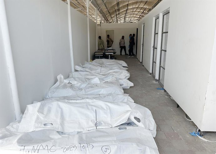 October 18, 2025, Khan Yunis, Gaza Strip, Palestinian Territory: Palestinian families receive the bodies of their relatives, identified after being handed over by the Israeli army to the International Committee of the Red Cross (ICRC) at Nasser Hospital i