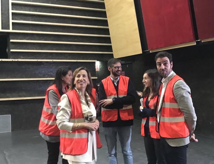 La alcaldesa de Zaragoza, Natalia Chueca, visita la reforma del centro Las Armas, en el Casco Histórico
