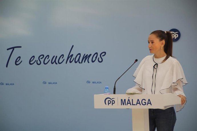 La portavoz del PP de Málaga, Elisa Pérez de Siles, en rueda de prensa.