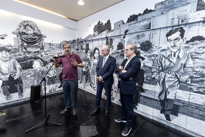 Ángel Idígoras, Francisco de la Torre y Juan Antonio Vigar en la inauguración del Mural del Cine Español