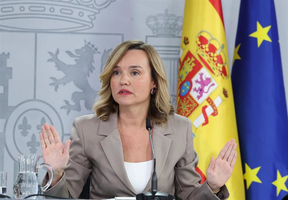 La portavoz del Gobierno y ministra de Educación, Formación Profesional y Deportes, Pilar Alegría, en la rueda de prensa posterior al Consejo de Ministros de este martes, 21 de octubre