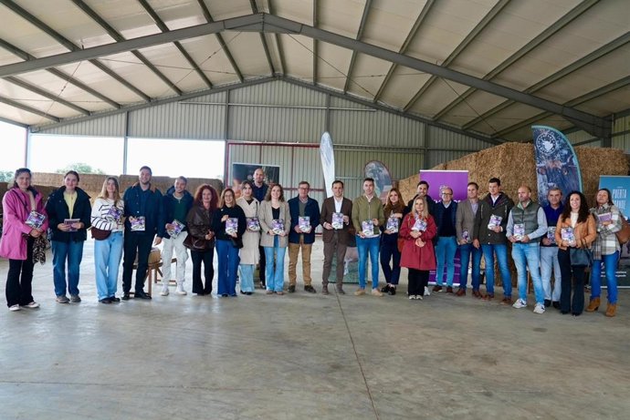 El presidente de la Diputación de Valladolid, Conrado Íscar, presenta la nueva Guía de Turismo Agroalimentario de la provincia