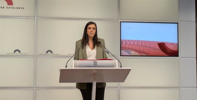 La portavoz del grupo de PSC-Units en el Parlament, Elena Díaz