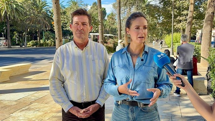 El portavoz y la viceportavoz del grupo municipal de Vox, Antonio Alcázar y Yolanda Gómez.