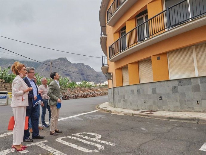El vicepresidente del Cabildo de Tenerife, Lope Afonso, en una visita a una promoción de viviendas